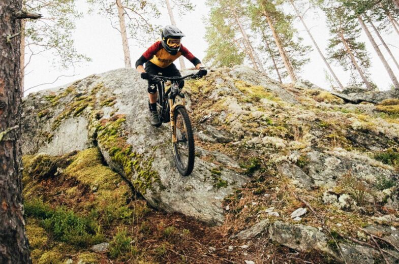 Emil Carlson på teknikk kurs i stisykling